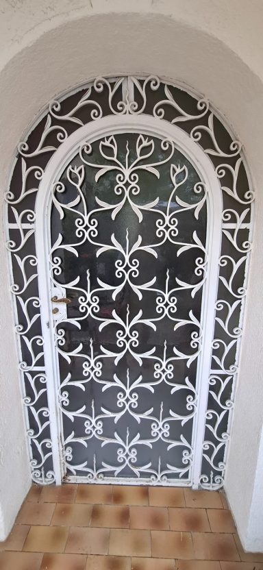Réparation de porte ancienne